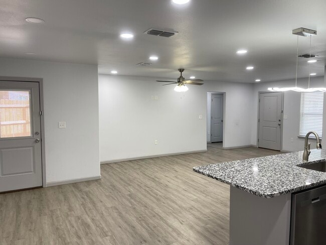 Photo - 5610 Kemper St