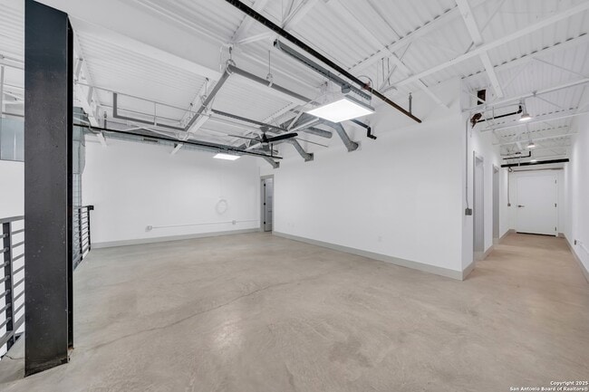 Photo - 215 Coca-Cola Pl