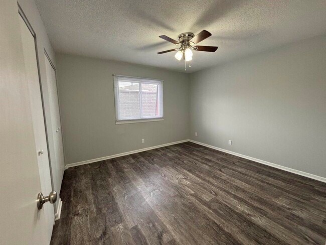 Photo - 2501 E 50th St