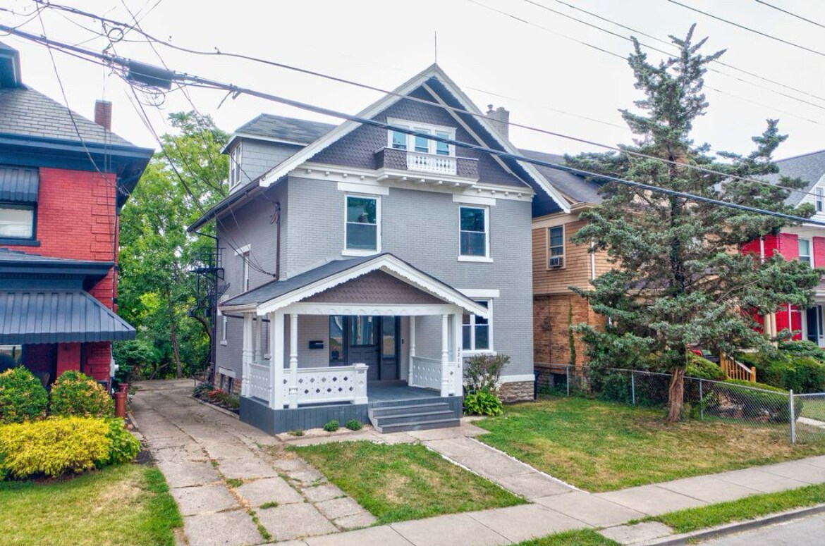 Photo - 2216 Burnet Ave (Cincinnati, OH)