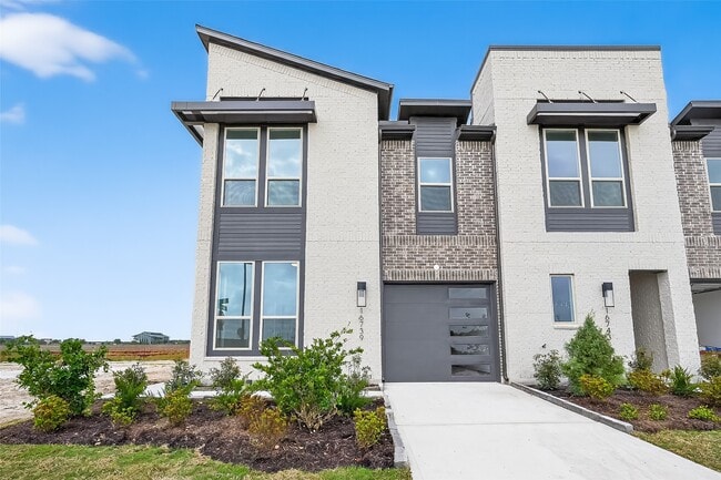 Building Photo - 16739 Lake Austin St