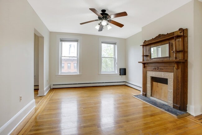 Building Photo - 237 Grove St Unit 3