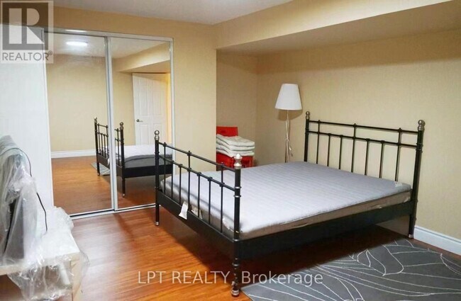 Photo - 14 Hazelton Ave