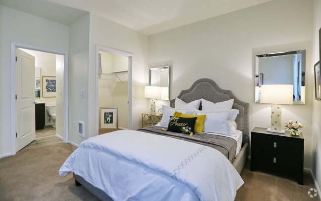 2BR, 2BA - 965 SF