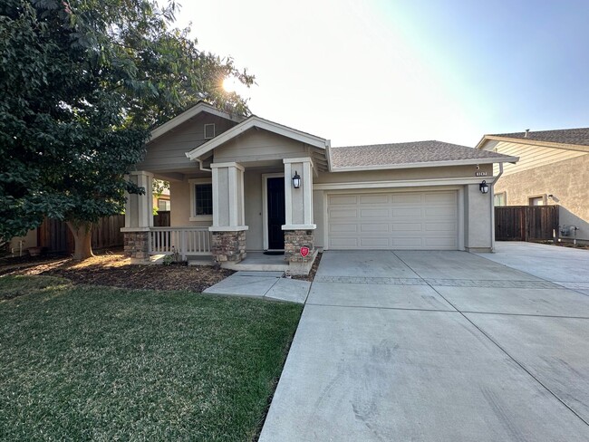 Beautiful 3 Bed 2 Bath House in a Great Lo... - Beautiful 3 Bed 2 Bath House in a Great Lo...