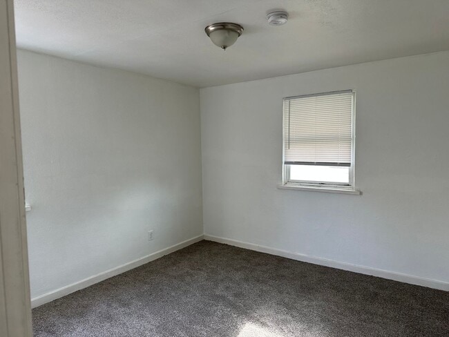 Photo - 3 Bed 1 Bath Shadle Park Home - Large Garage
