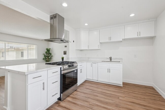 Photo - Sahara Apartments