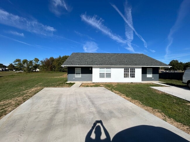 Building Photo - 58-60 Morning Dr Unit 60 Morning Drive