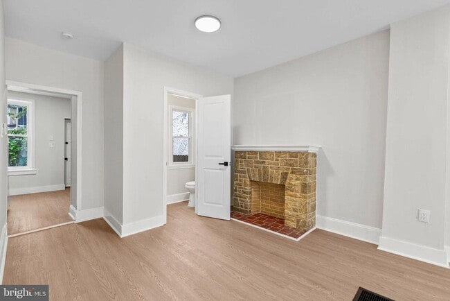 Photo - 35 E Collom St