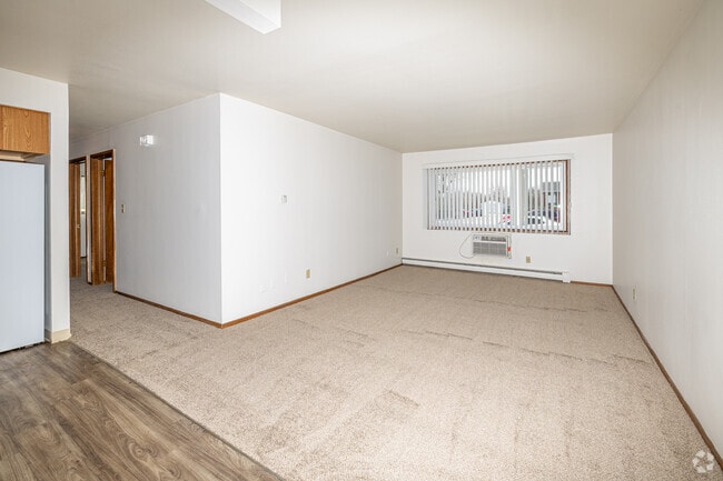 2BR, 1BA - 840SF