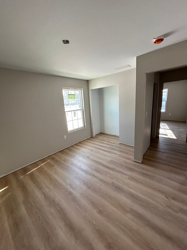 Photo - 304 Jennifer