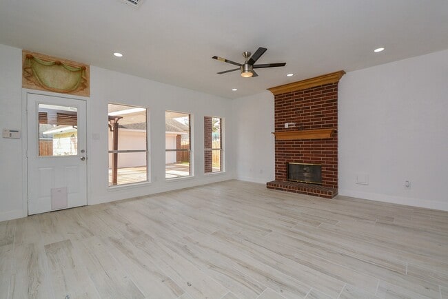 Photo - 5743 Henniker Dr