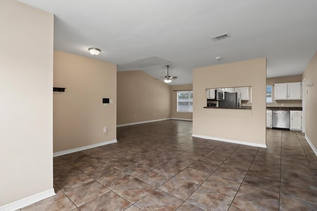 Photo - 2 Fleetwood Dr