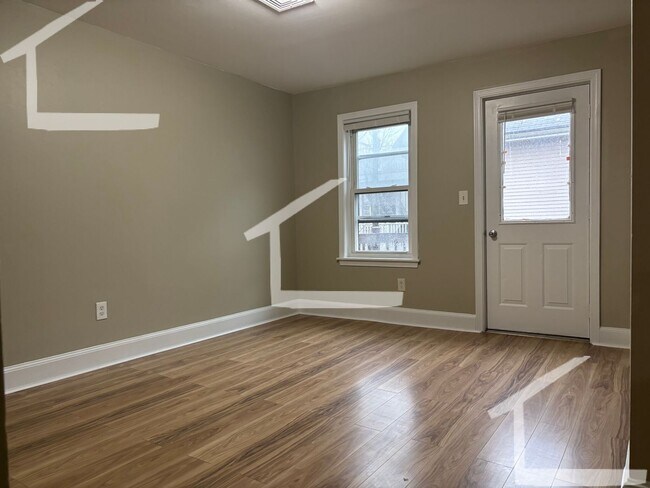 Photo - HUGE 7 bed in Allston....