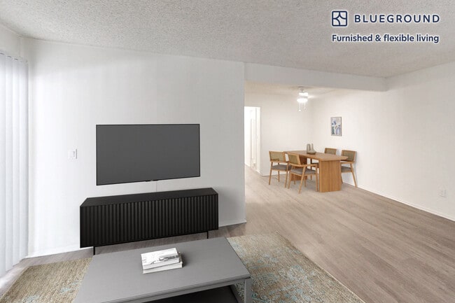 Photo - 6700 Warner Ave Apartamento Unidad FL1-ID8575A