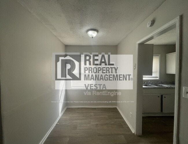 Photo - 1586 Hurley Cir