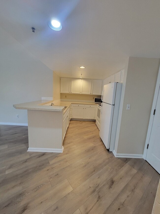 Building Photo - 1085 Broadway Unit #11