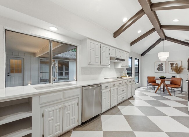 Photo - 3912 Saddlehead Dr