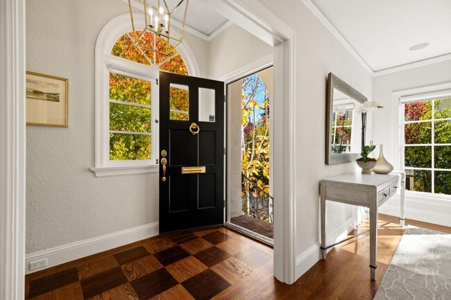 Photo - 105 Pepper Ave