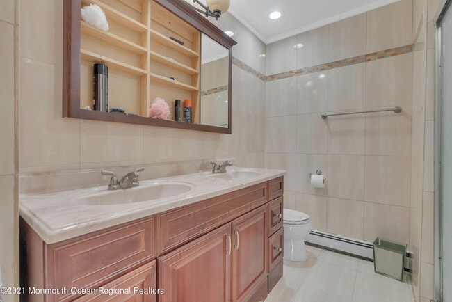 Photo - 45 Roslyn Ct House