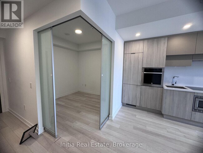 Photo - 39 Roehampton Ave Unité 802