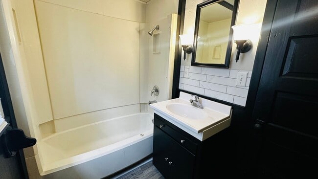Photo - 807 9th Ave SE