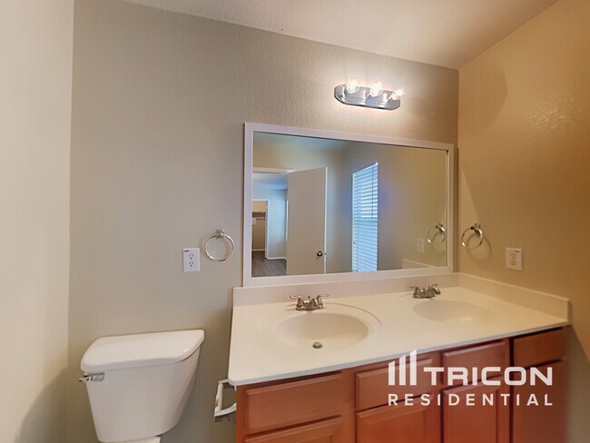 Photo - 1712 Vineridge Ln