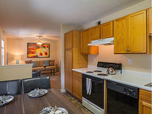 Kitchen - Lyndon Crossings Apartments