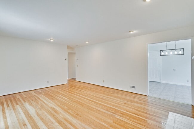 Photo - Single Story 3/2 in Well Established Neighborhood Near Branham High School with Air conditioning ...