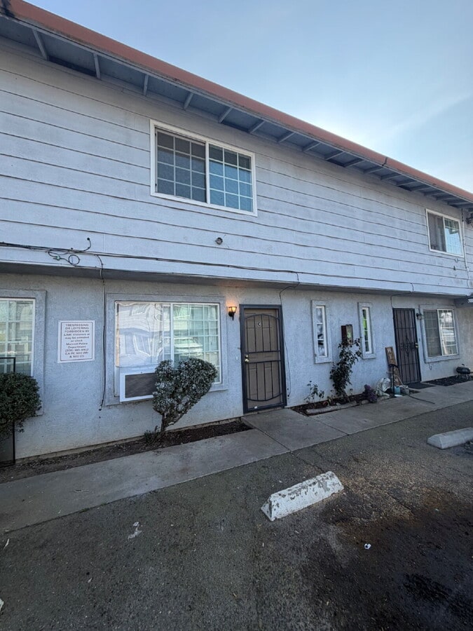 Charming 2-Bed, 2-Bath - Charming 2-Bed, 2-Bath