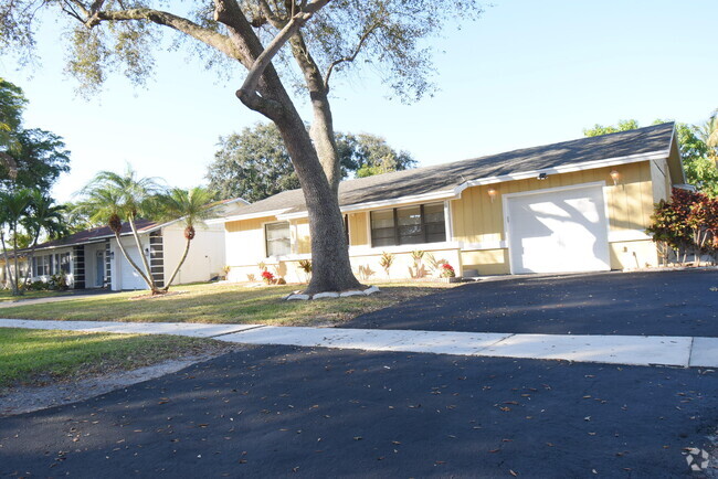 Building Photo - 9529 Saddlebrook Dr Rental