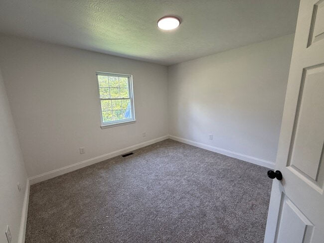 Photo - 208 Delta Rd 30