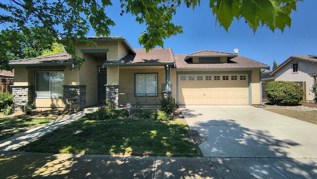 Building Photo - Brand New Flooring and FRESH Paint - SPACIOUS 3 BEDROOM HOUSE IN LIVERMORE!!!