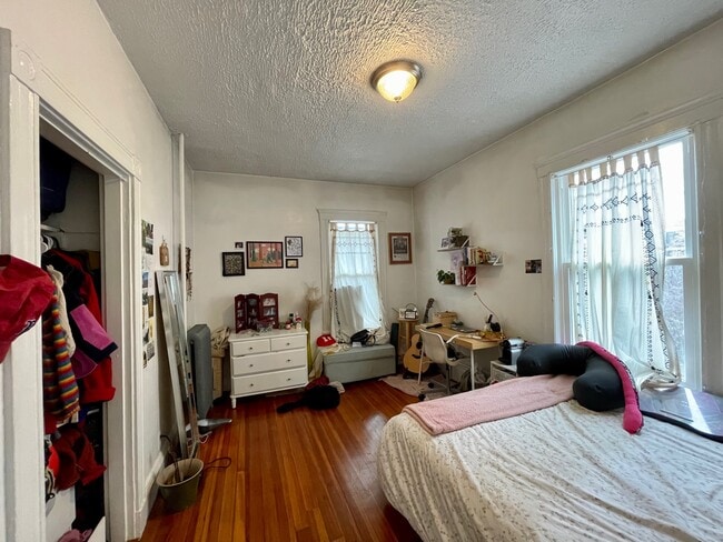 Photo - 164 Kelton St Unit 2