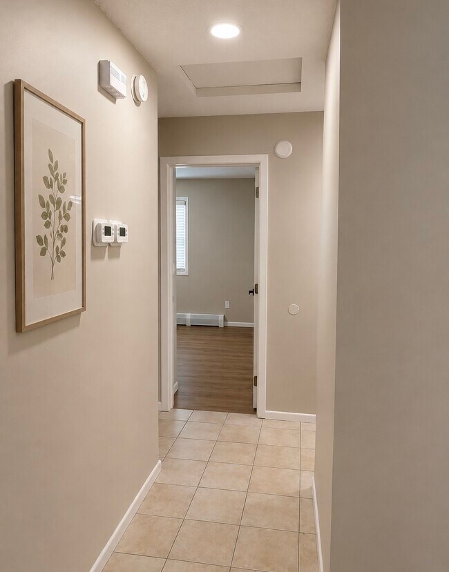 Foyer-bedrooms, bathrooms - 16347 Park Ave SE