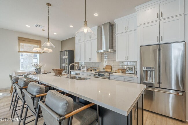 Photo - 115 W Holcomb Ln