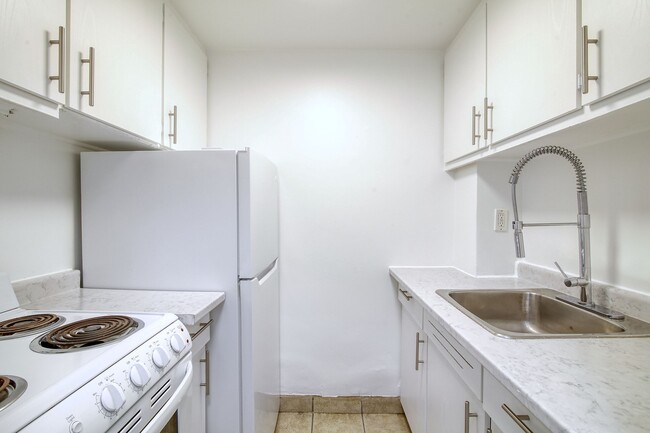 Building Photo - 3455 Rue Aylmer Unit 306