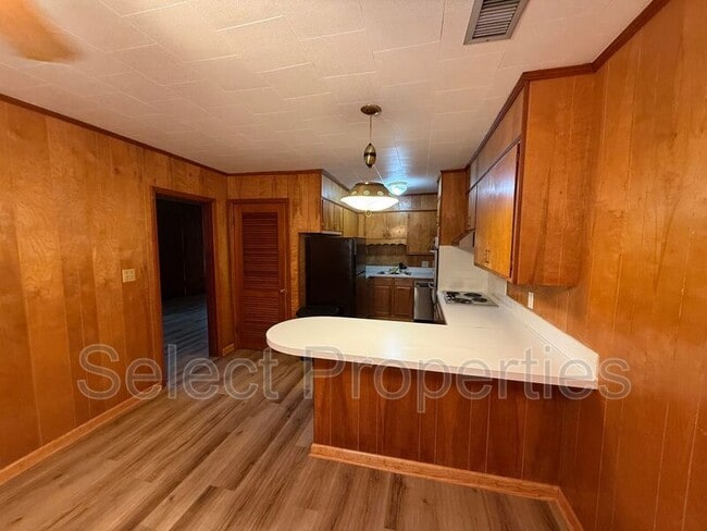 Photo - 1600 W Nettleton Ave