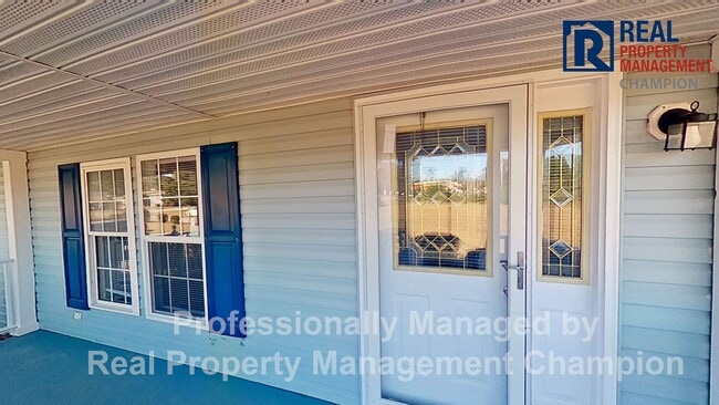 Photo - Spacious 3 BD/2.5 BA Home w/New Flooring and Fresh Paint