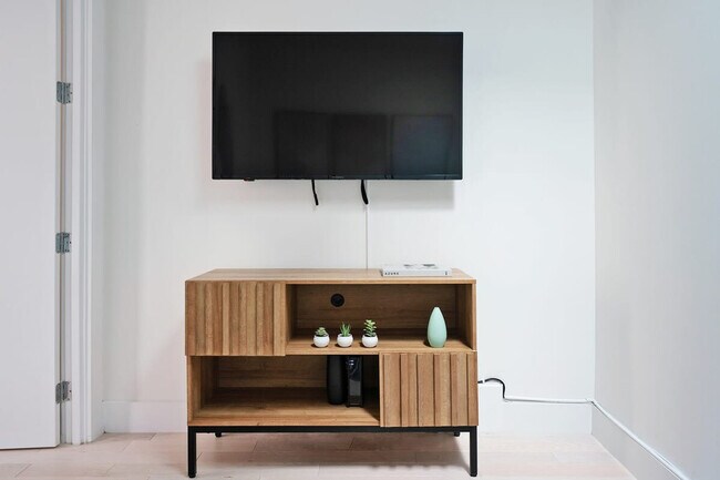 Photo - 515 W 48th St Unidad ID1021970P