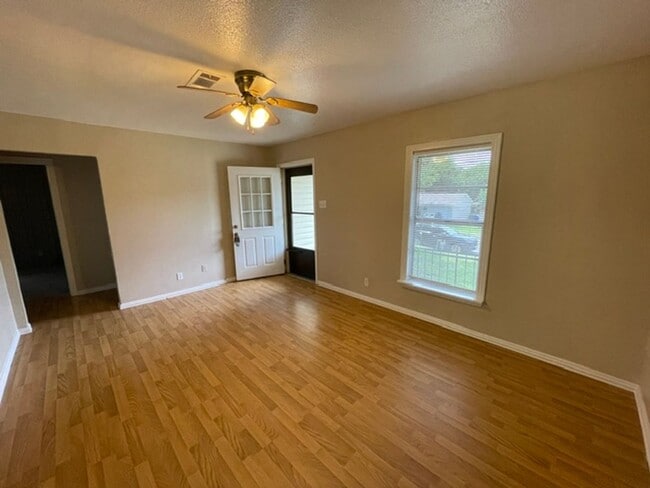 Photo - **AVAILABLE NOW** Charming 2 Bedroom 1 Bath Home in White Settlement