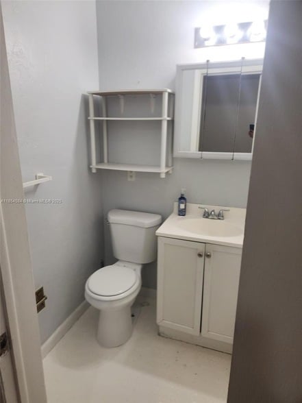 Building Photo - 8918 Collins Ave Unit 5 Rental