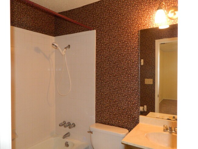 Photo - K & A Properties3 (8804 Springmail Cir) Unidad A