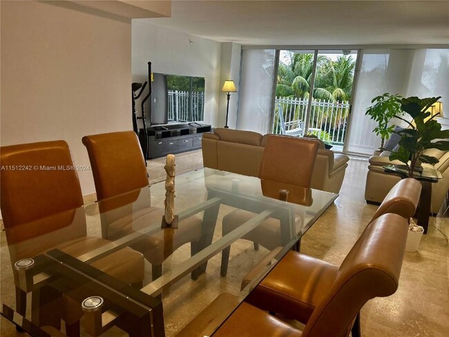 Photo - 7824 Collins Ave Condominio Unidad 402