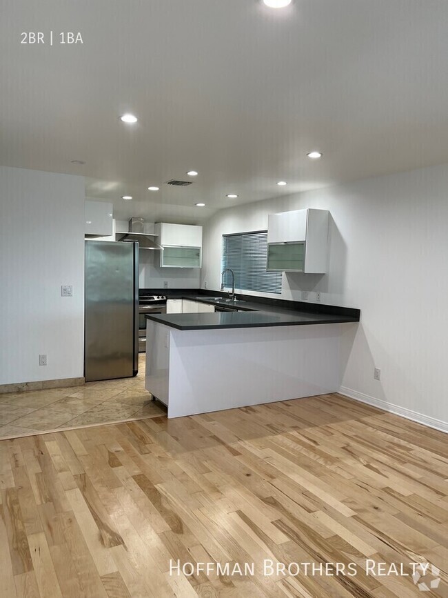 Building Photo - 1146 N Clark St Unit 8 Rental