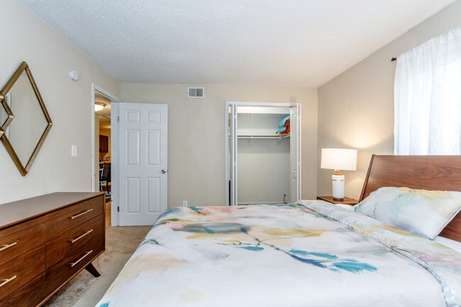 2BR, 1BA - 902 SF