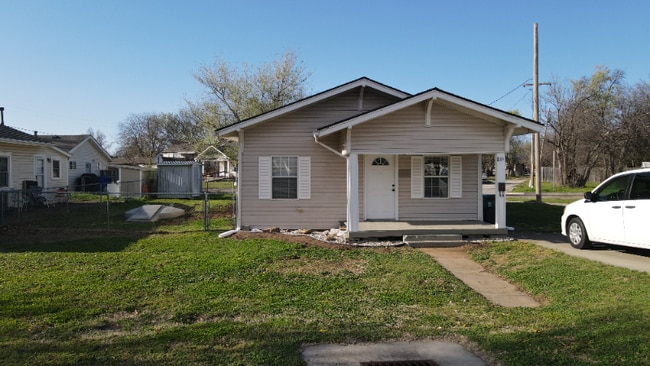 Photo - 815 E Main St