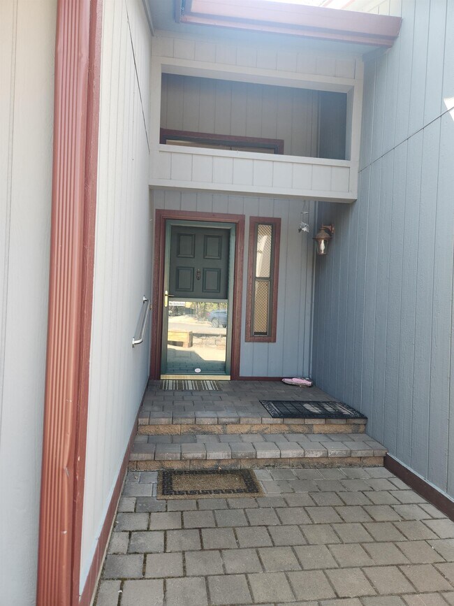 Photo - 611 NE Tracker Ct