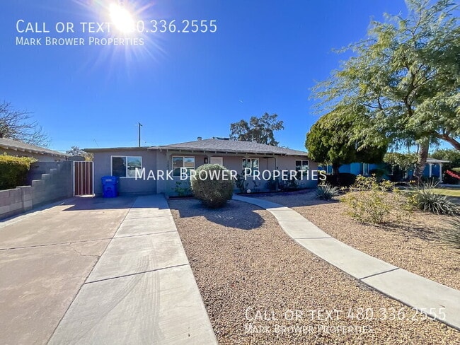 Building Photo - 2241 W Clarendon Ave