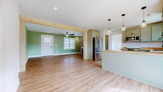 Photo - 6115 Zander Rd